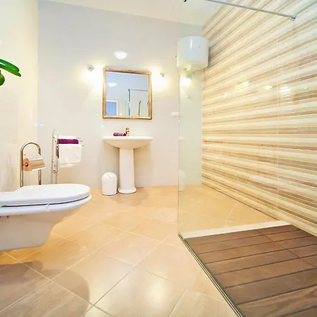 Luxury With A Swimming Pool Cibaca Villa