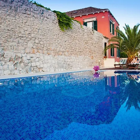 Luxury With A Swimming Pool Cibaca Villa